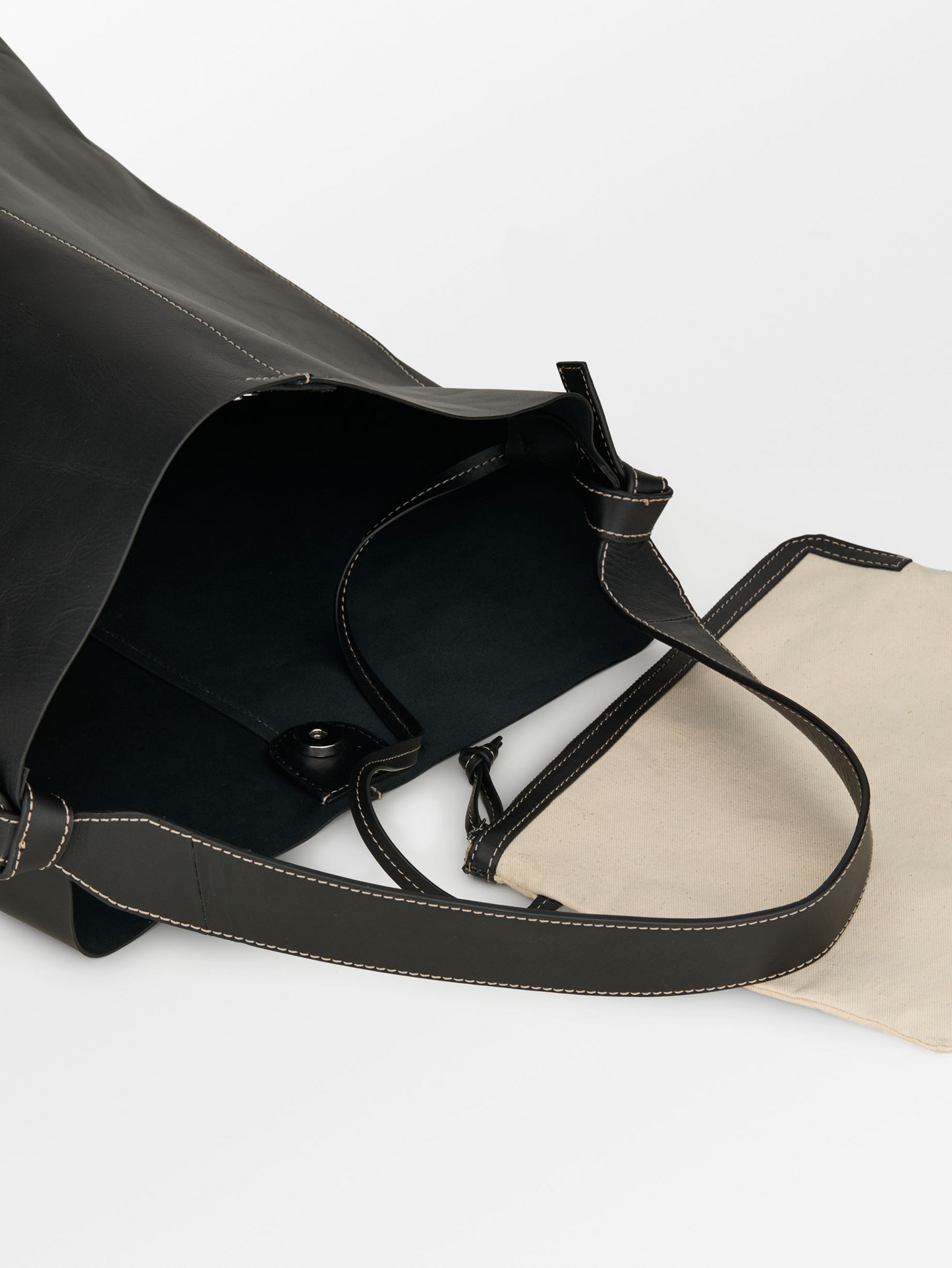 Glossy Mae Leather Shopper Bag - Black OneSize   BeckSöndergaard.no