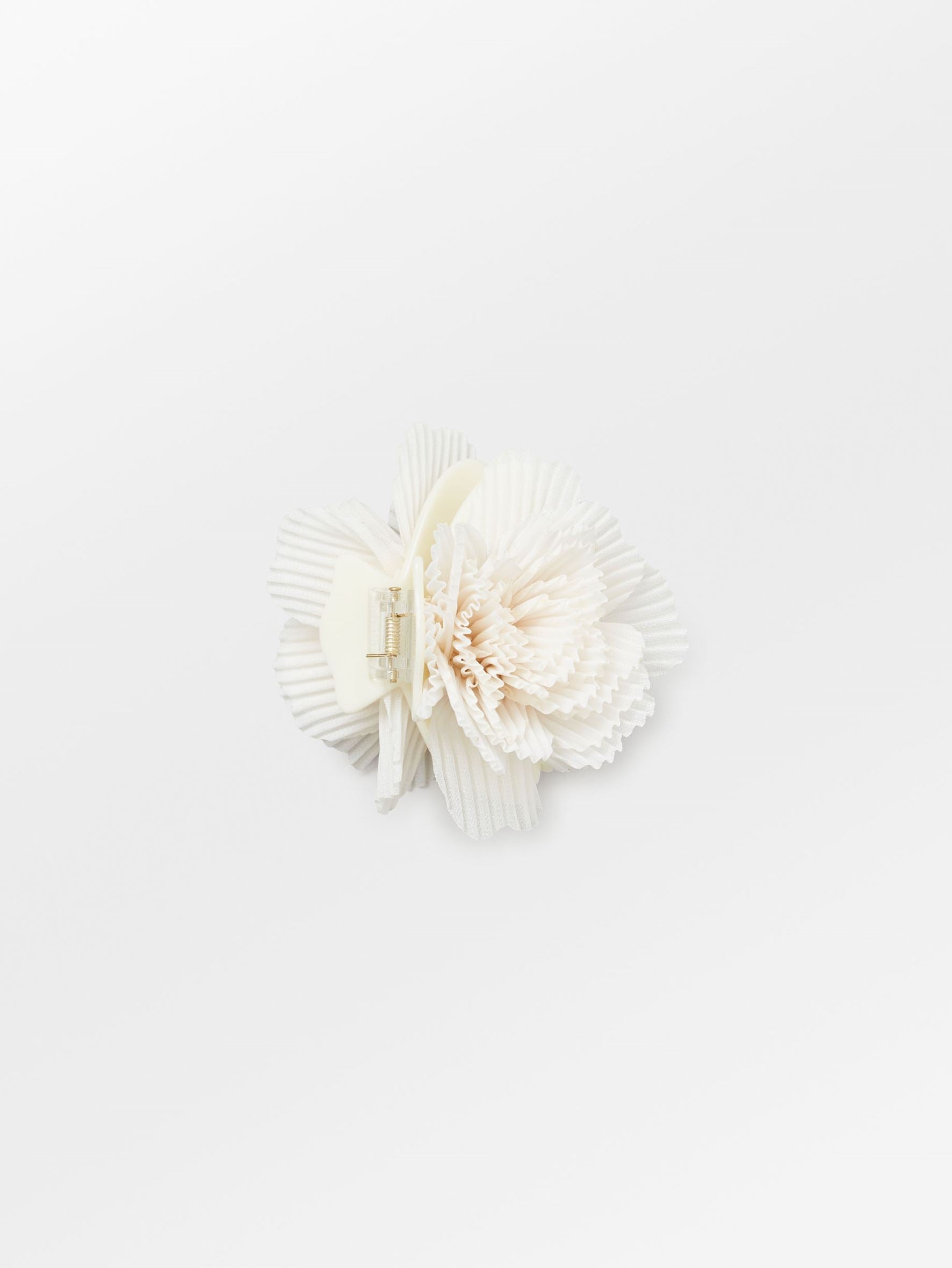 Plissé Flower Hair Claw - White OneSize   BeckSöndergaard.no